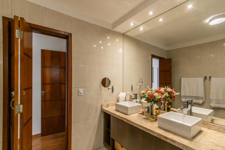 Casa à venda com 400m², 2 quartos e 3 vagas Casa à venda com 400m², 2 quartos e 3 vagasBanheiro da Suíte