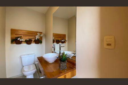 Casa à venda com 400m², 2 quartos e 3 vagas Casa à venda com 400m², 2 quartos e 3 vagasBanheiro de Serviço