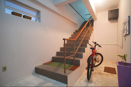 Apartamento à venda com 101m², 2 quartos e 1 vagaEscada