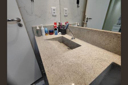 Casa de condomínio à venda com 160m², 3 quartos e 3 vagasBanheiro da Suíte 2