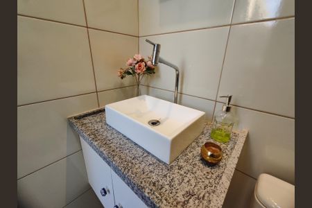 Casa de condomínio à venda com 160m², 3 quartos e 3 vagasBanheiro da Área externa