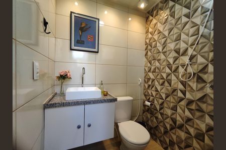 Casa de condomínio à venda com 160m², 3 quartos e 3 vagasBanheiro da Área externa