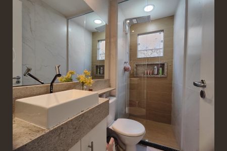 Casa de condomínio à venda com 160m², 3 quartos e 3 vagasBanheiro social