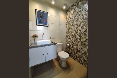 Casa de condomínio à venda com 160m², 3 quartos e 3 vagasBanheiro da Área externa