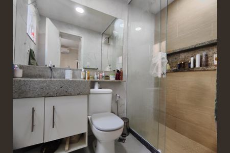 Casa de condomínio à venda com 160m², 3 quartos e 3 vagasBanheiro da Suíte 1