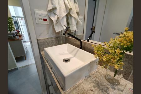 Casa de condomínio à venda com 160m², 3 quartos e 3 vagasBanheiro social