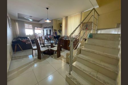 Casa à venda com 240m², 3 quartos e 3 vagasSala