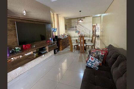 Casa à venda com 240m², 3 quartos e 3 vagasSala