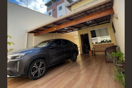 Casa à venda com 240m², 3 quartos e 3 vagasGaragem