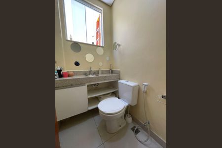 Casa à venda com 240m², 3 quartos e 3 vagasLavabo