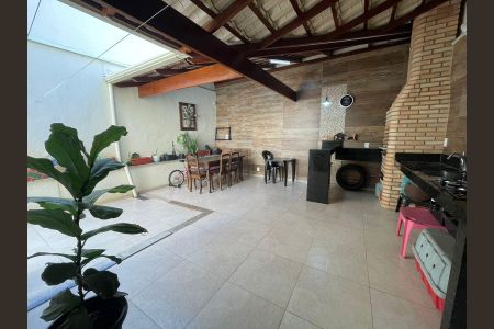 Casa à venda com 240m², 3 quartos e 3 vagasEspaço Gourmet