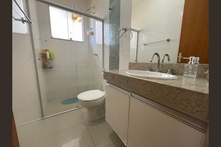 Casa à venda com 240m², 3 quartos e 3 vagasBanheiro Social