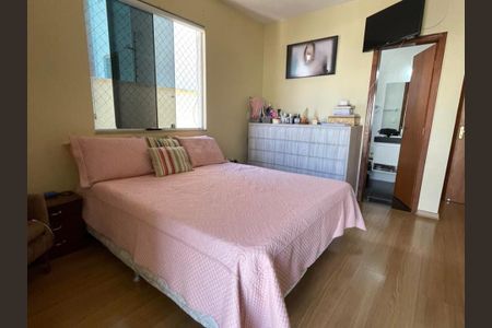 Casa à venda com 240m², 3 quartos e 3 vagasSuíte