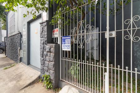 Casa à venda com 150m², 3 quartos e sem vaga Casa à venda com 150m², 3 quartos e sem vagaFachada