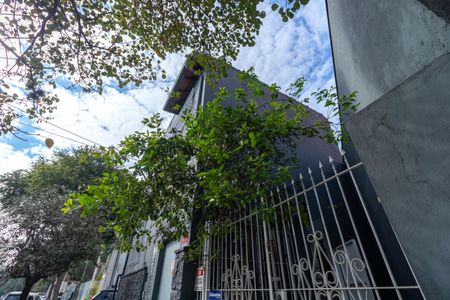 Casa à venda com 150m², 3 quartos e sem vaga Casa à venda com 150m², 3 quartos e sem vagaFachada