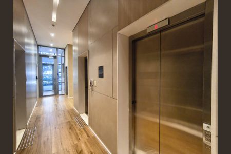 Studio à venda com 44m², 1 quarto e 1 vaga Studio à venda com 44m², 1 quarto e 1 vagaElevadores