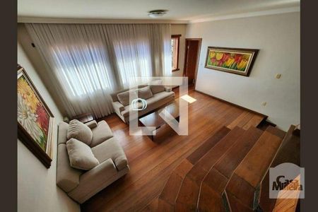 Casa para alugar com 384m², 5 quartos e 6 vagasSala