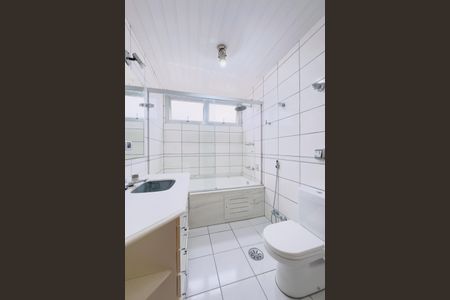 Apartamento para alugar com 350m², 3 quartos e 3 vagas Apartamento para alugar com 350m², 3 quartos e 3 vagasBanheiro da Suíte