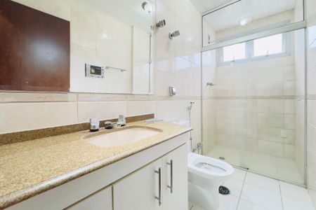 Apartamento para alugar com 350m², 3 quartos e 3 vagas Apartamento para alugar com 350m², 3 quartos e 3 vagasBanheiro
