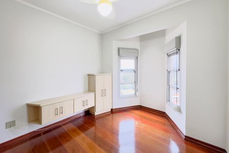 Apartamento para alugar com 350m², 3 quartos e 3 vagas Apartamento para alugar com 350m², 3 quartos e 3 vagasQuarto 2