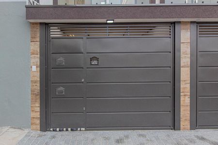 Casa à venda com 170m², 3 quartos e 2 vagas Casa à venda com 170m², 3 quartos e 2 vagasEntrada