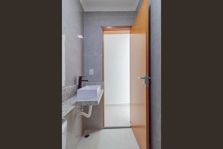 Casa à venda com 170m², 3 quartos e 2 vagas Casa à venda com 170m², 3 quartos e 2 vagasBanheiro Social