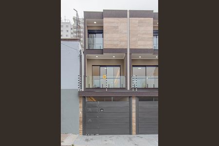 Casa à venda com 170m², 3 quartos e 2 vagas Casa à venda com 170m², 3 quartos e 2 vagasFachadas