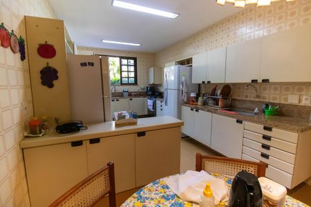 Casa de condomínio à venda com 1100m², 4 quartos e 4 vagas Casa de condomínio à venda com 1100m², 4 quartos e 4 vagasCozinha