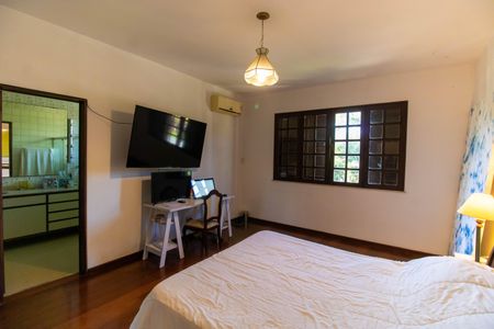 Casa de condomínio à venda com 1100m², 4 quartos e 4 vagas Casa de condomínio à venda com 1100m², 4 quartos e 4 vagasSuíte 2