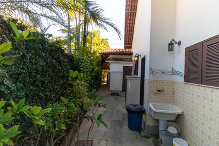 Casa de condomínio à venda com 1100m², 4 quartos e 4 vagas Casa de condomínio à venda com 1100m², 4 quartos e 4 vagasÁrea externa