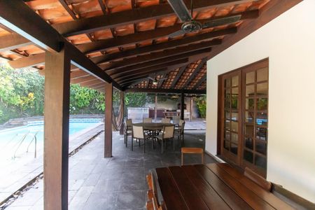 Casa de condomínio à venda com 1100m², 4 quartos e 4 vagas Casa de condomínio à venda com 1100m², 4 quartos e 4 vagasVaranda da Sala