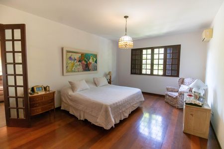 Casa de condomínio à venda com 1100m², 4 quartos e 4 vagas Casa de condomínio à venda com 1100m², 4 quartos e 4 vagasSuíte 1