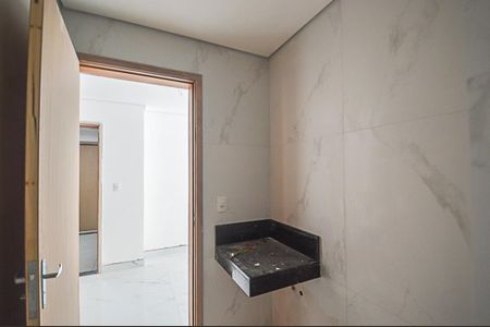 Apartamento à venda com 74m², 2 quartos e 1 vaga Apartamento à venda com 74m², 2 quartos e 1 vagaBanheiro