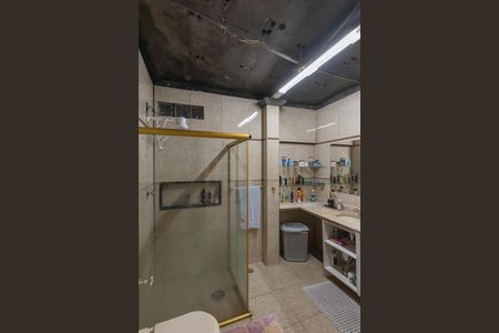 Casa à venda com 232m², 3 quartos e 2 vagas Casa à venda com 232m², 3 quartos e 2 vagasBanheiro social