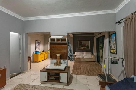 Casa à venda com 232m², 3 quartos e 2 vagas Casa à venda com 232m², 3 quartos e 2 vagasSala
