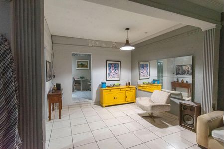 Casa à venda com 232m², 3 quartos e 2 vagas Casa à venda com 232m², 3 quartos e 2 vagasSala