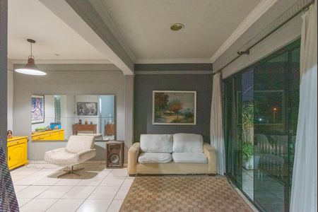 Casa à venda com 232m², 3 quartos e 2 vagas Casa à venda com 232m², 3 quartos e 2 vagasSala