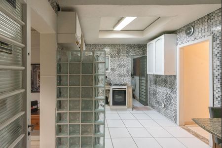 Casa à venda com 232m², 3 quartos e 2 vagas Casa à venda com 232m², 3 quartos e 2 vagasCozinha