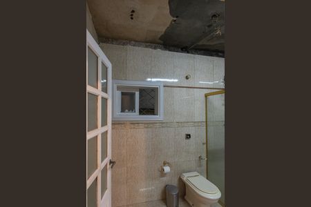 Casa à venda com 232m², 3 quartos e 2 vagas Casa à venda com 232m², 3 quartos e 2 vagasBanheiro social
