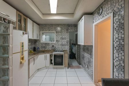 Casa à venda com 232m², 3 quartos e 2 vagas Casa à venda com 232m², 3 quartos e 2 vagasCozinha