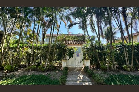 Casa de condomínio à venda com 836m², 4 quartos e 4 vagasPlaquinha