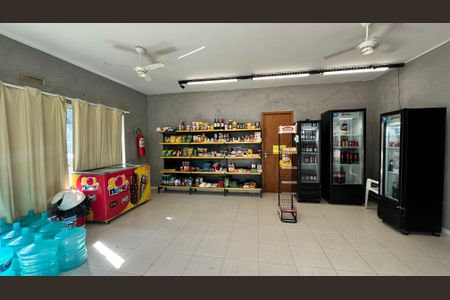 Casa de condomínio à venda com 836m², 4 quartos e 4 vagasMercado