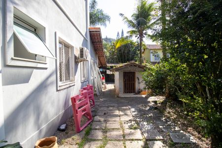 Casa de condomínio à venda com 836m², 4 quartos e 4 vagasQuintal