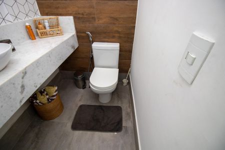 Casa de condomínio à venda com 836m², 4 quartos e 4 vagasBanheiro externo