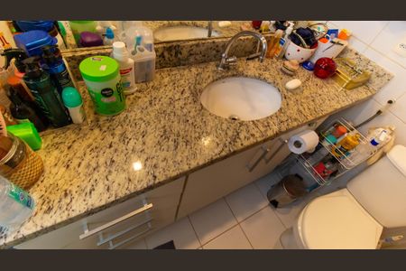 Apartamento à venda com 80m², 3 quartos e 1 vaga Apartamento à venda com 80m², 3 quartos e 1 vagaSuíte Banheiro