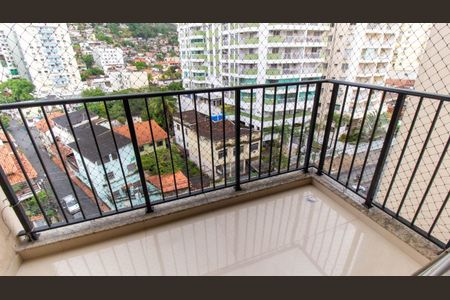 Apartamento à venda com 80m², 3 quartos e 1 vaga Apartamento à venda com 80m², 3 quartos e 1 vagaVaranda
