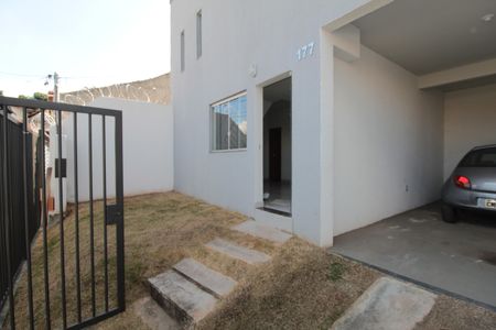 Casa à venda com 120m², 3 quartos e 2 vagasFachada