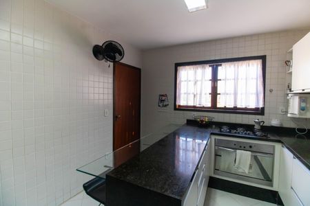 Casa à venda com 284m², 3 quartos e 2 vagas Casa à venda com 284m², 3 quartos e 2 vagasCozinha