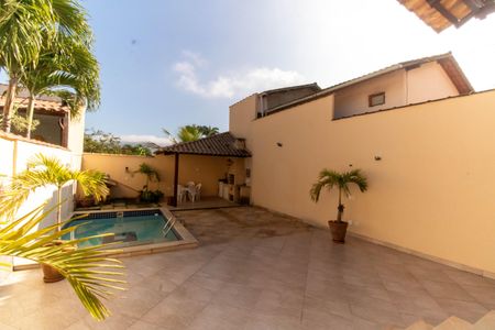 Casa à venda com 284m², 3 quartos e 2 vagas Casa à venda com 284m², 3 quartos e 2 vagasÁrea externa