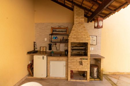 Casa à venda com 284m², 3 quartos e 2 vagas Casa à venda com 284m², 3 quartos e 2 vagasÁrea externa